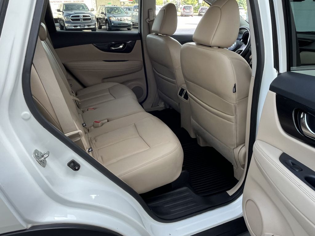2017 Nissan Rogue Image 17