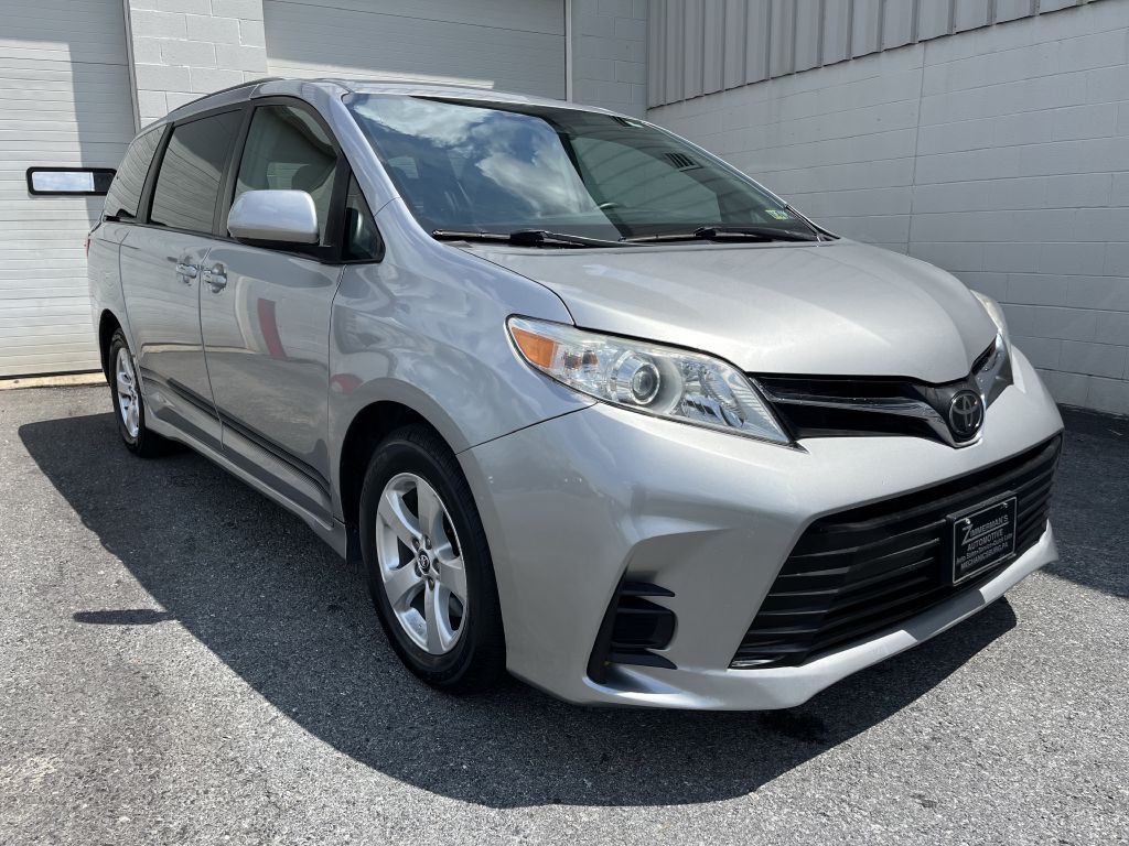 2018 Toyota Sienna Image 1