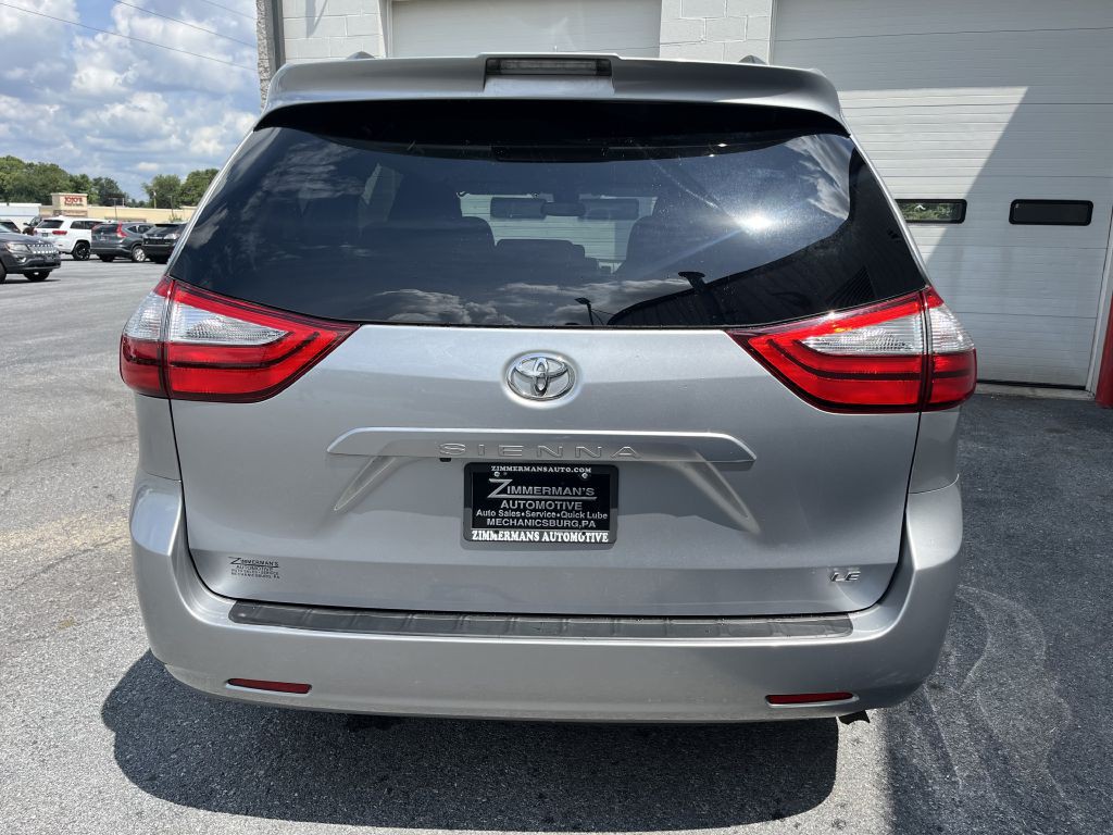 2018 Toyota Sienna Image 5