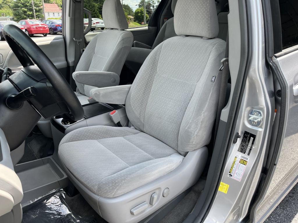 2018 Toyota Sienna Image 11