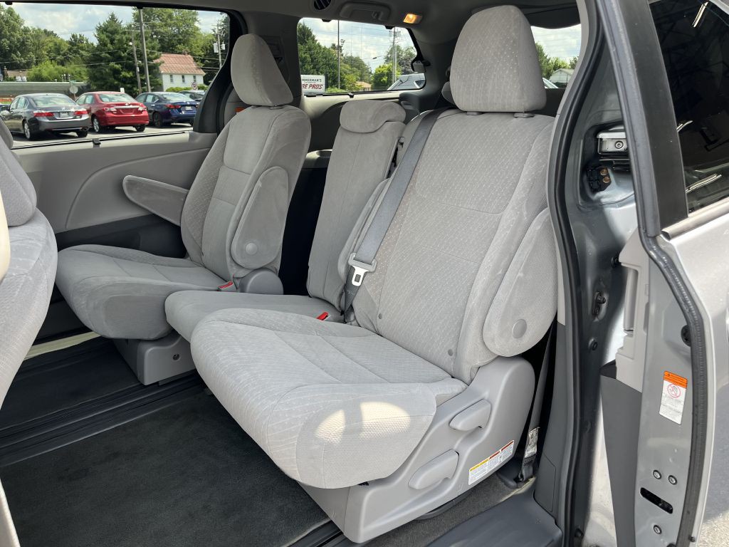 2018 Toyota Sienna Image 15