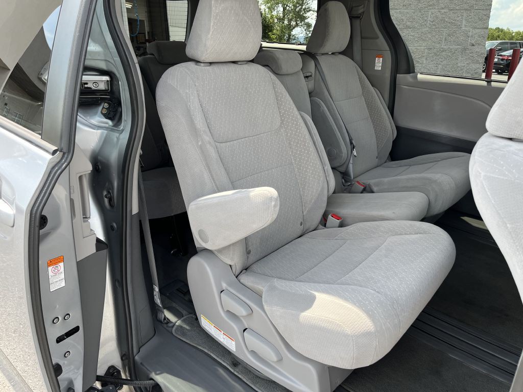 2018 Toyota Sienna Image 17