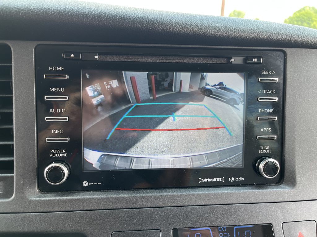 2018 Toyota Sienna Image 25