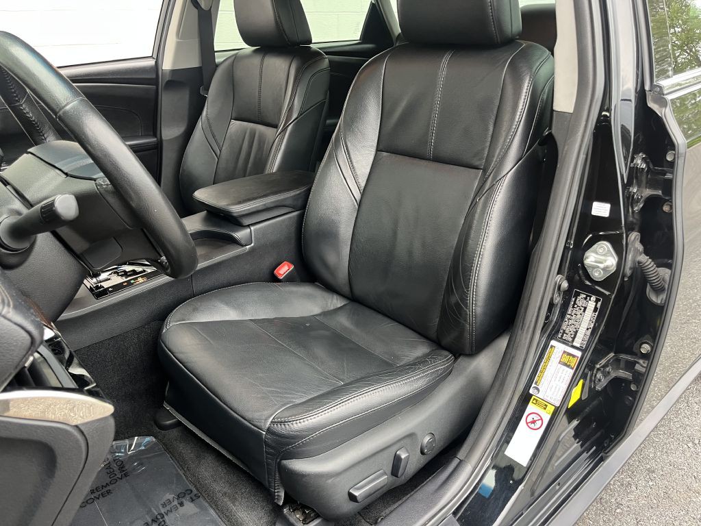 2013 Toyota Avalon Image 11