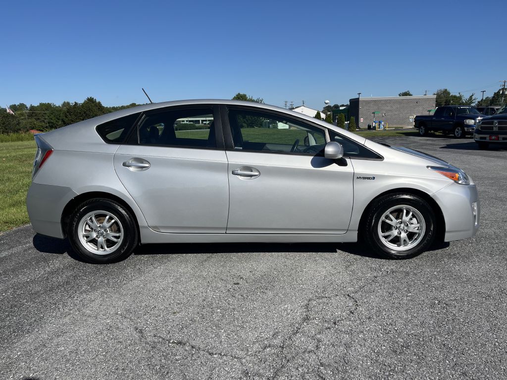 2010 Toyota Prius Image 2