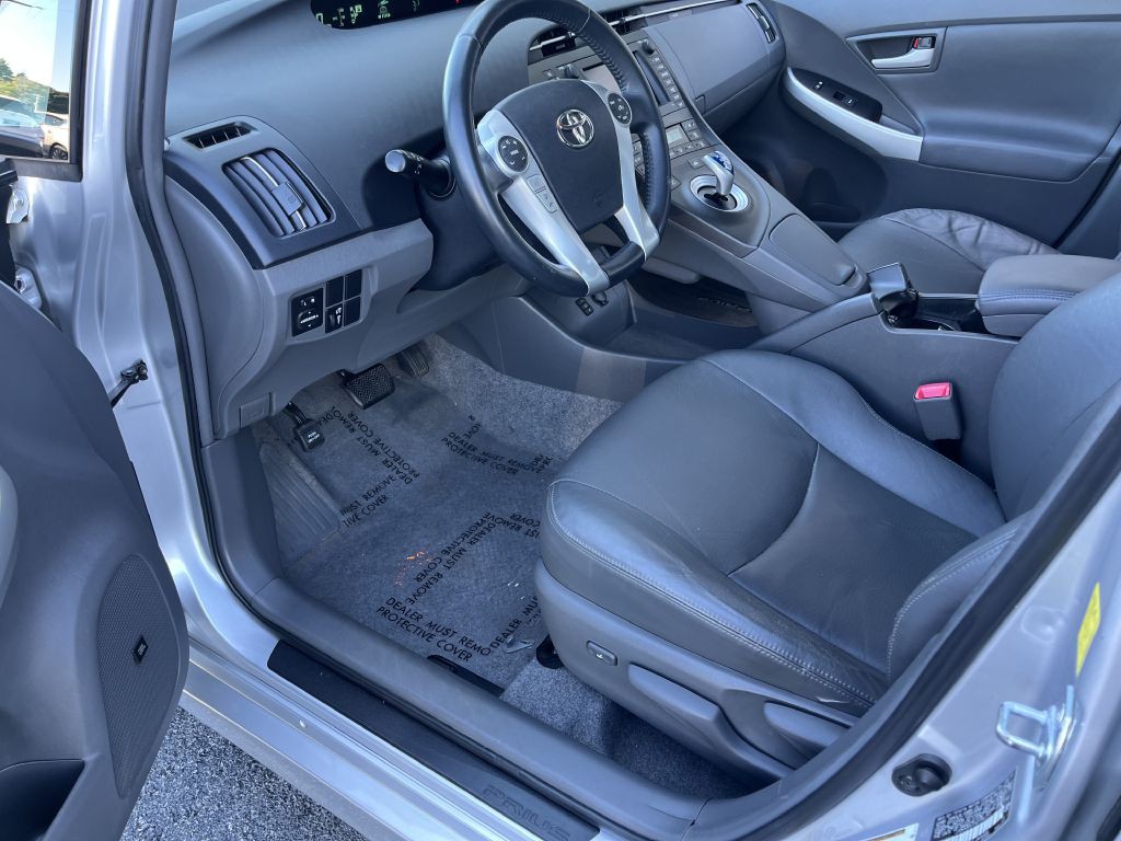 2010 Toyota Prius Image 12