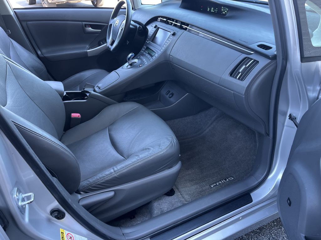 2010 Toyota Prius Image 13