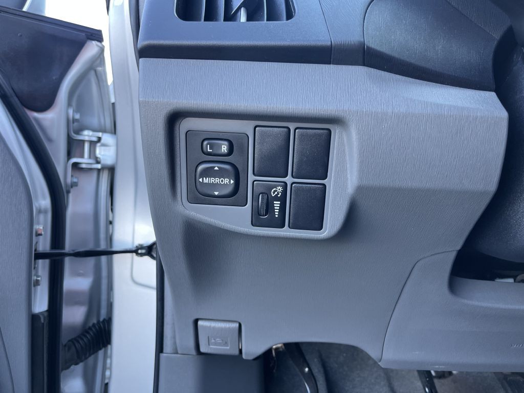 2010 Toyota Prius Image 19