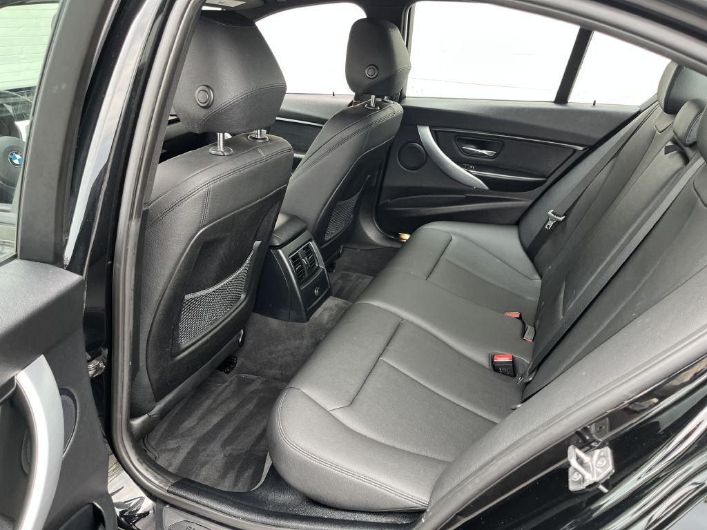 2016 BMW 3 Series Image 14