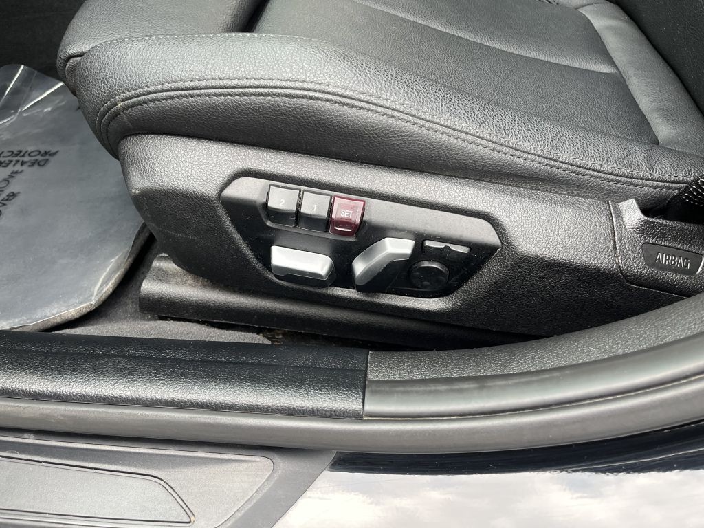 2016 BMW 3 Series Image 18