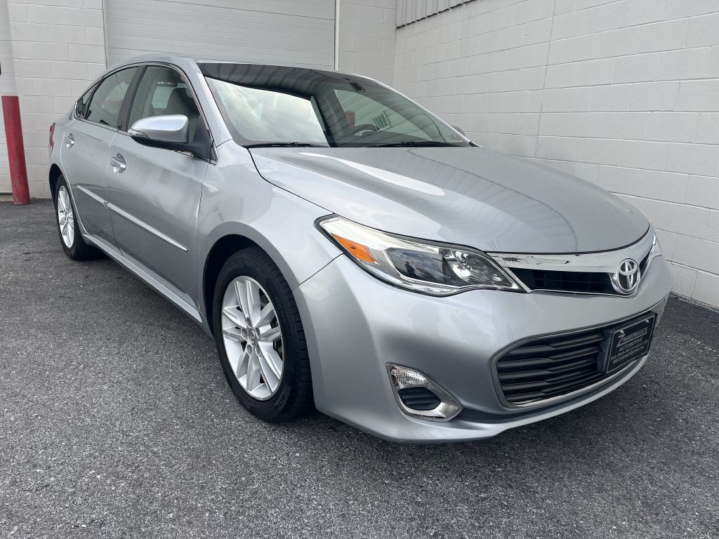 2015 Toyota Avalon Image 1