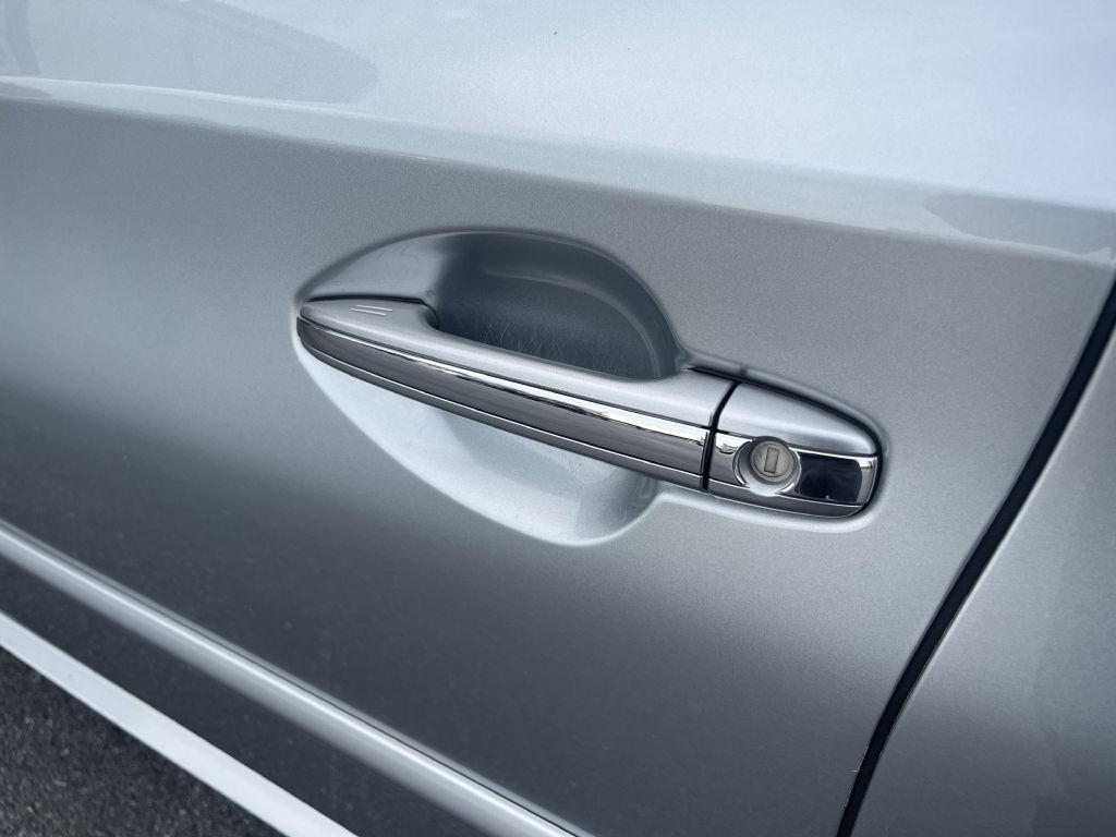 2015 Toyota Avalon Image 15