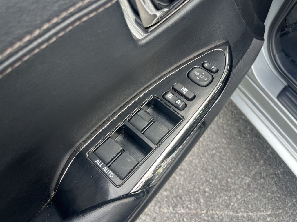 2015 Toyota Avalon Image 16
