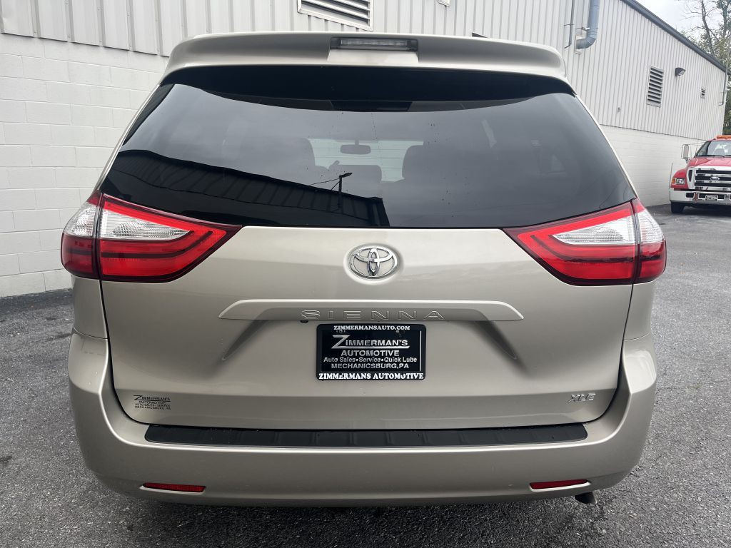 2015 Toyota Sienna Image 4