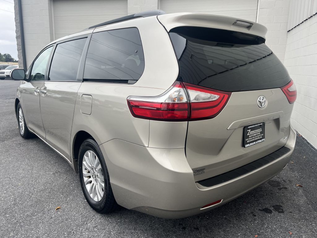 2015 Toyota Sienna Image 5