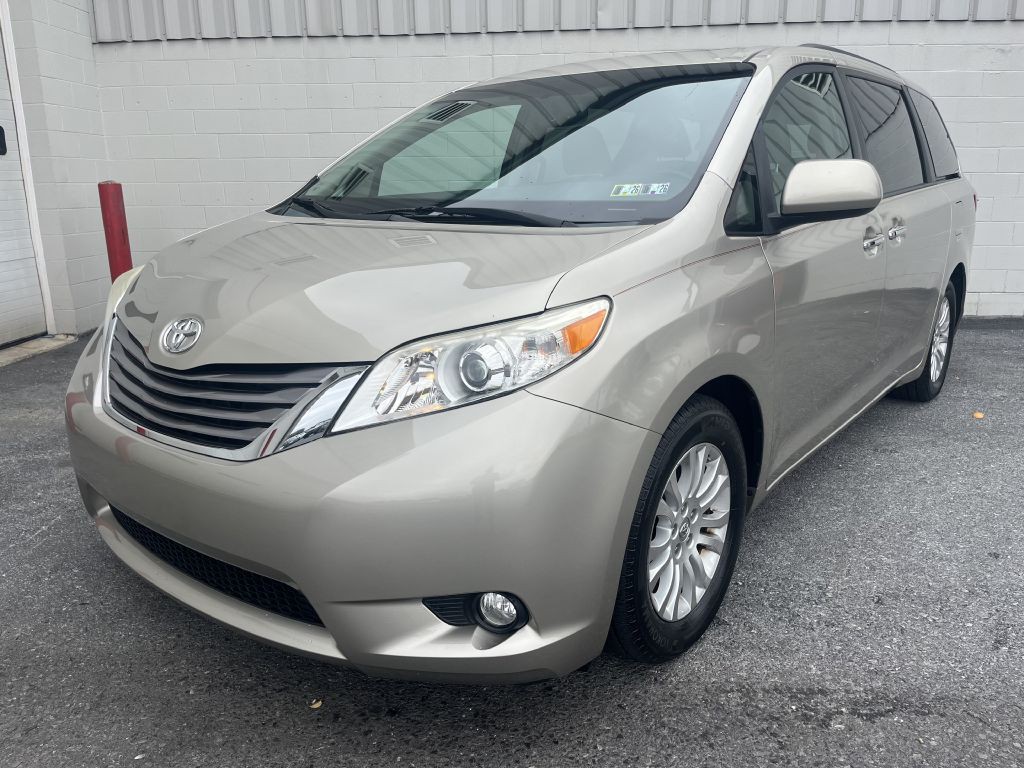 2015 Toyota Sienna Image 7