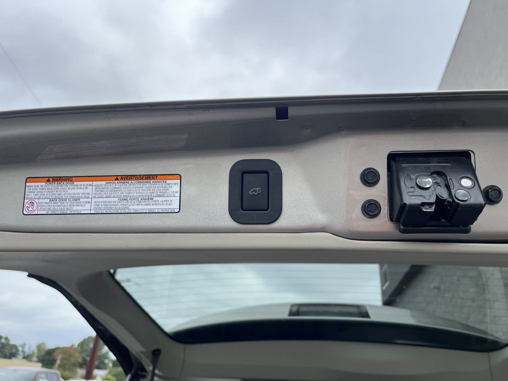 2015 Toyota Sienna Image 17