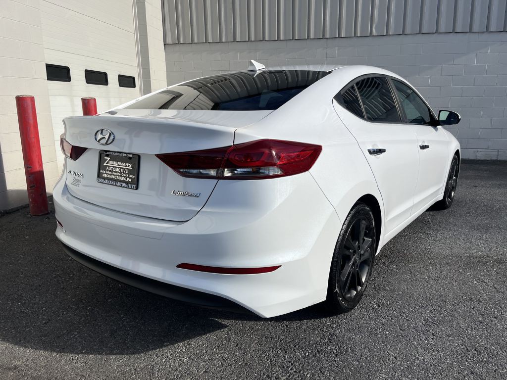 2017 Hyundai Elantra Image 3