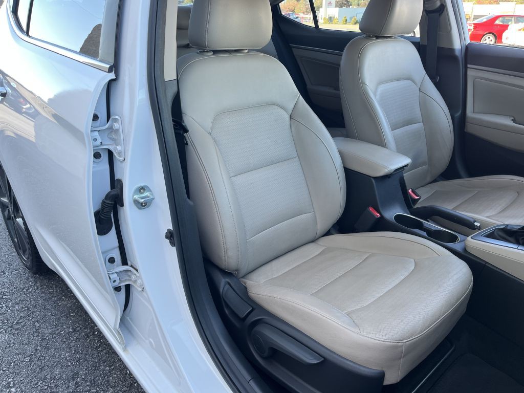 2017 Hyundai Elantra Image 14