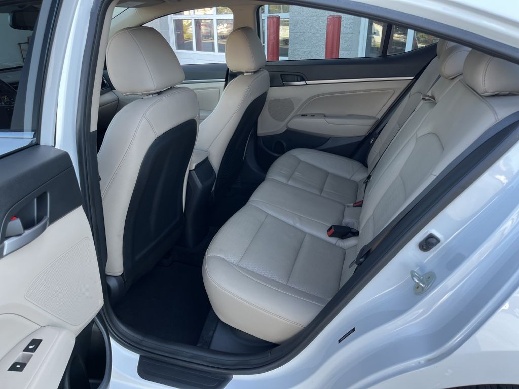 2017 Hyundai Elantra Image 16