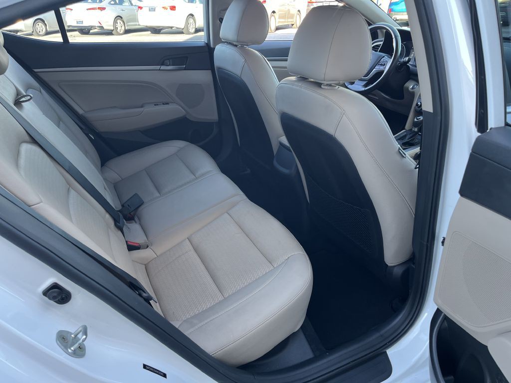 2017 Hyundai Elantra Image 17