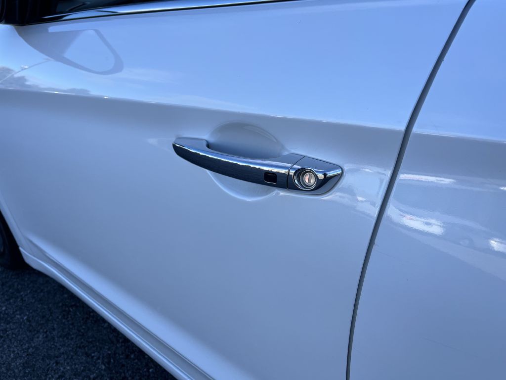 2017 Hyundai Elantra Image 18