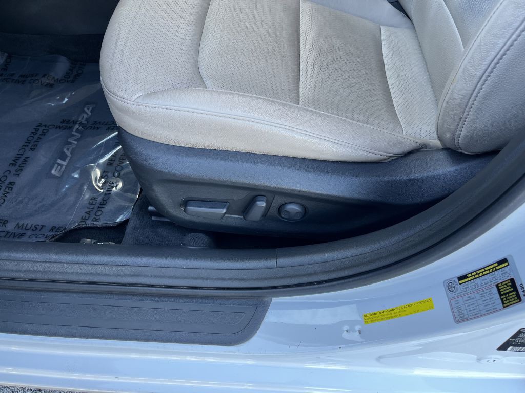 2017 Hyundai Elantra Image 21