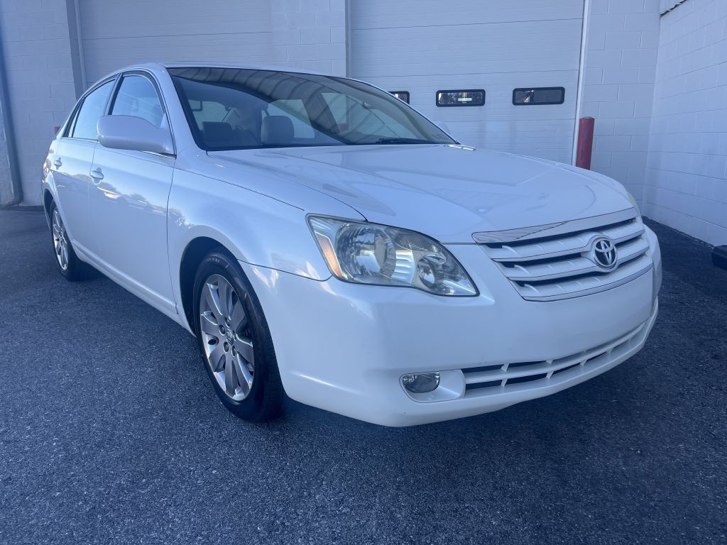 2005 Toyota Avalon Image 1