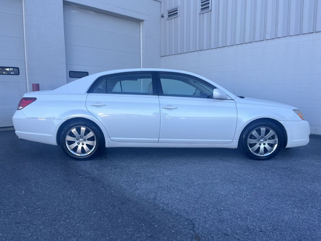 2005 Toyota Avalon Image 2