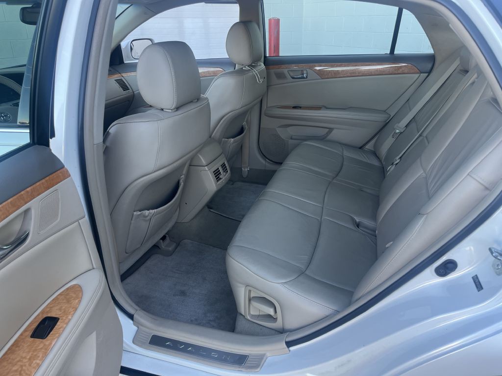 2005 Toyota Avalon Image 14