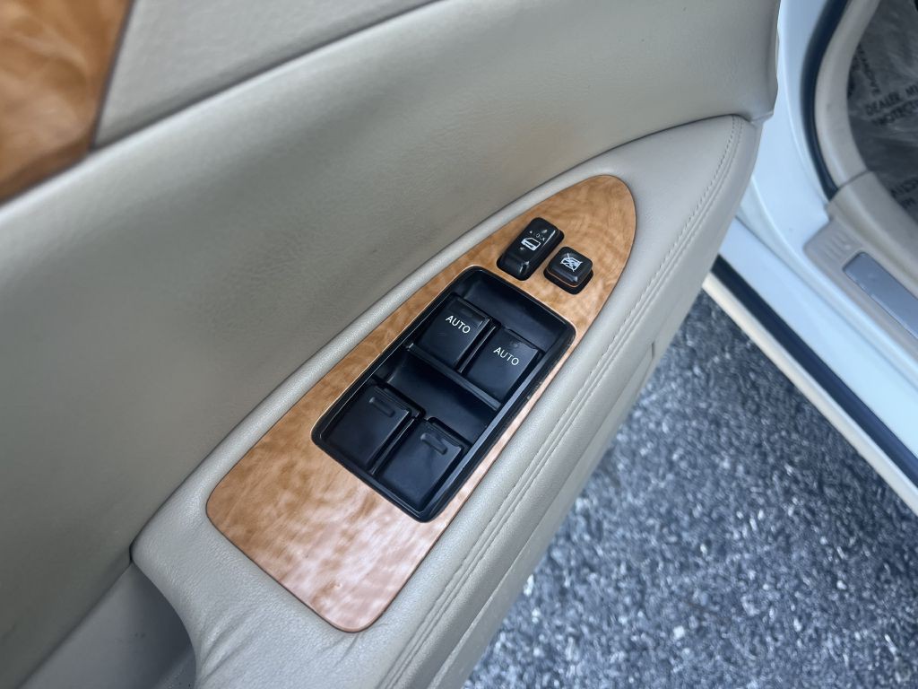 2005 Toyota Avalon Image 16