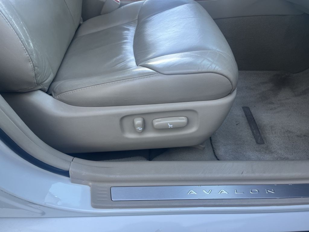 2005 Toyota Avalon Image 18