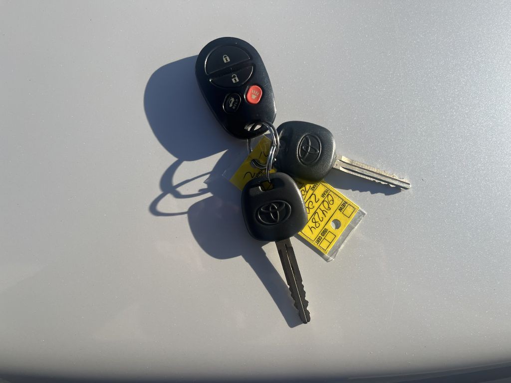 2005 Toyota Avalon Image 26