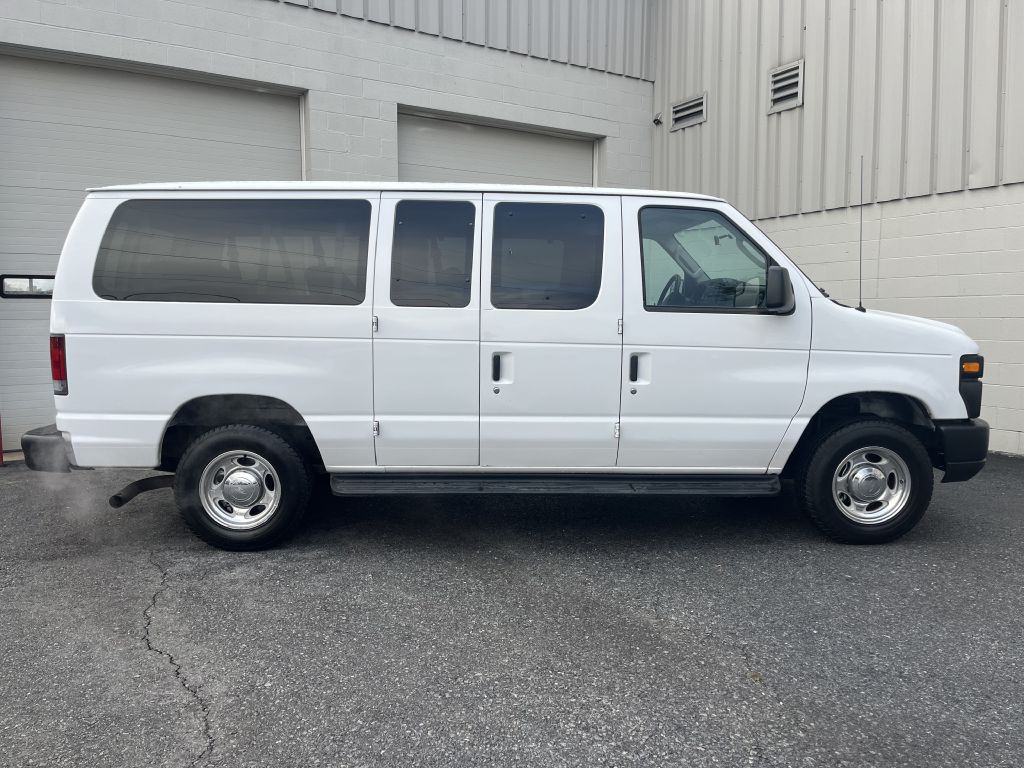 2011 Ford Econoline Image 2