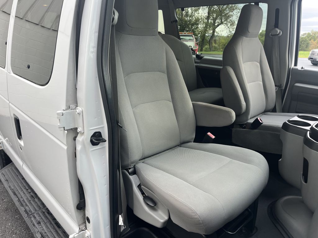 2011 Ford Econoline Image 13