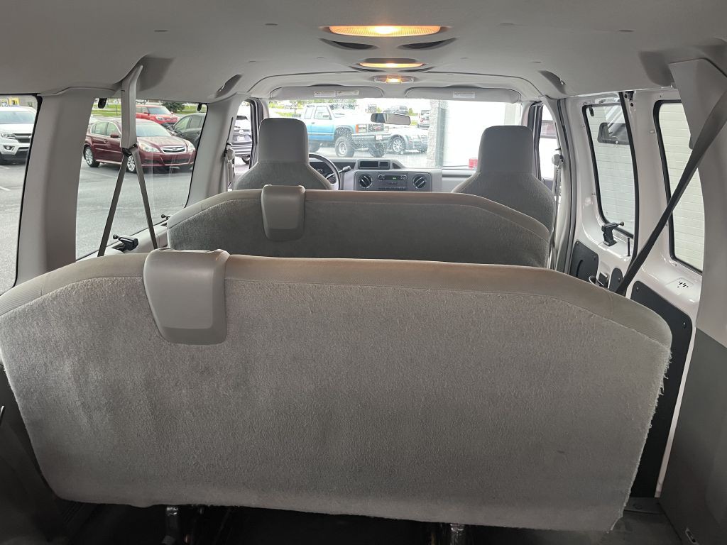 2011 Ford Econoline Image 20