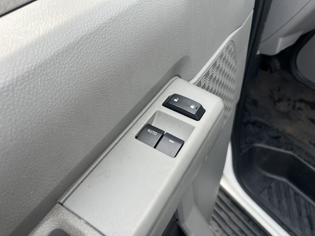 2011 Ford Econoline Image 22
