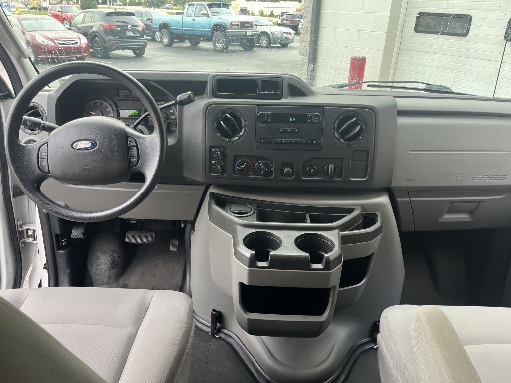 2011 Ford Econoline Image 24