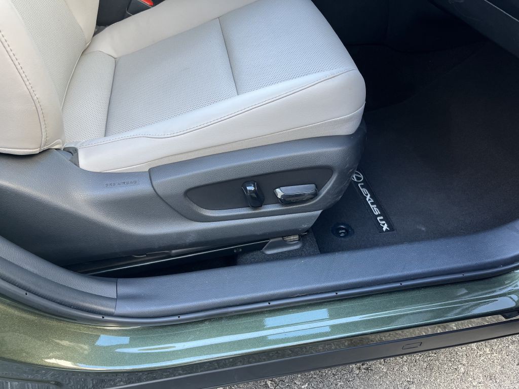 2019 Lexus UX Image 26