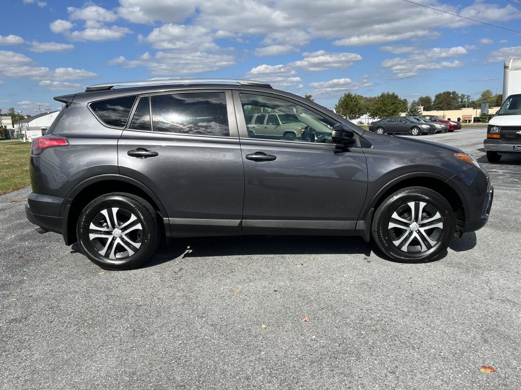 2018 Toyota Rav4 Image 2