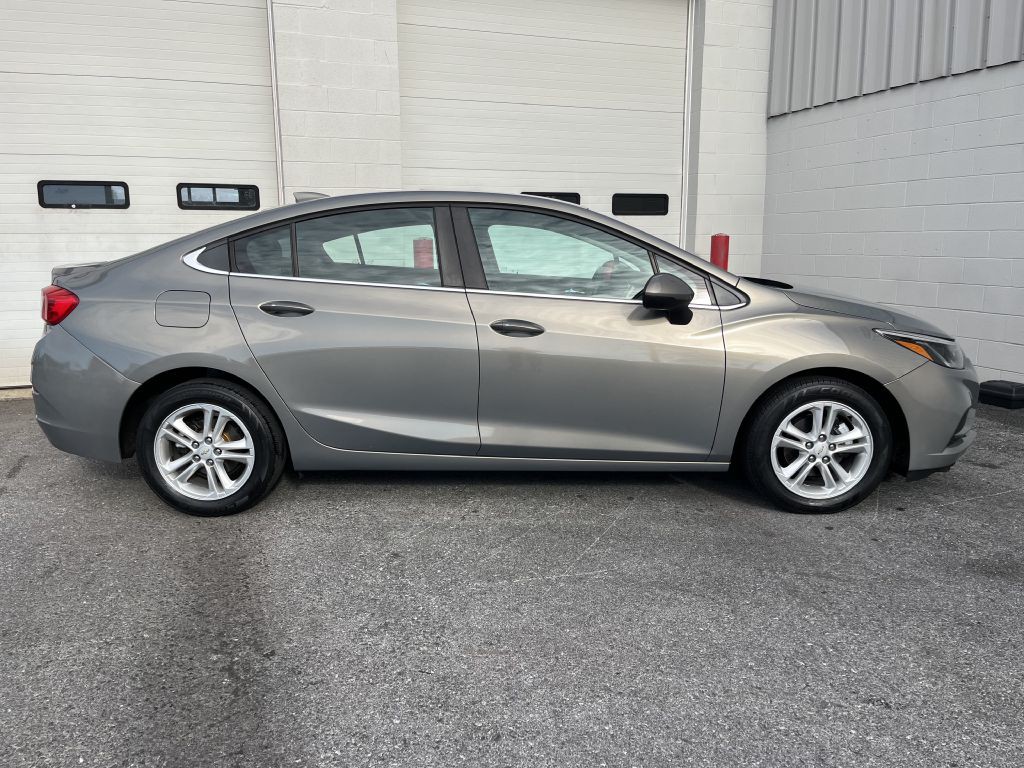 2017 Chevrolet Cruze Image 2