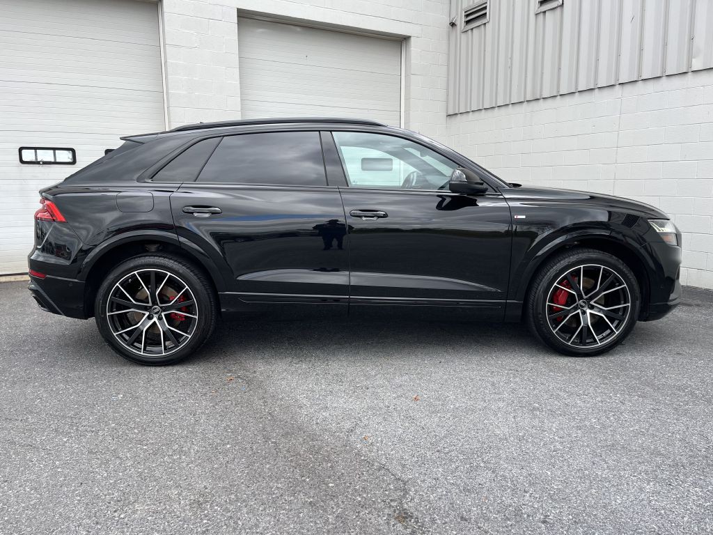 2022 Audi Q8 Image 2