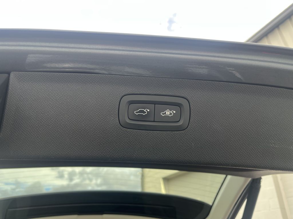 2016 Volvo XC90 Image 24