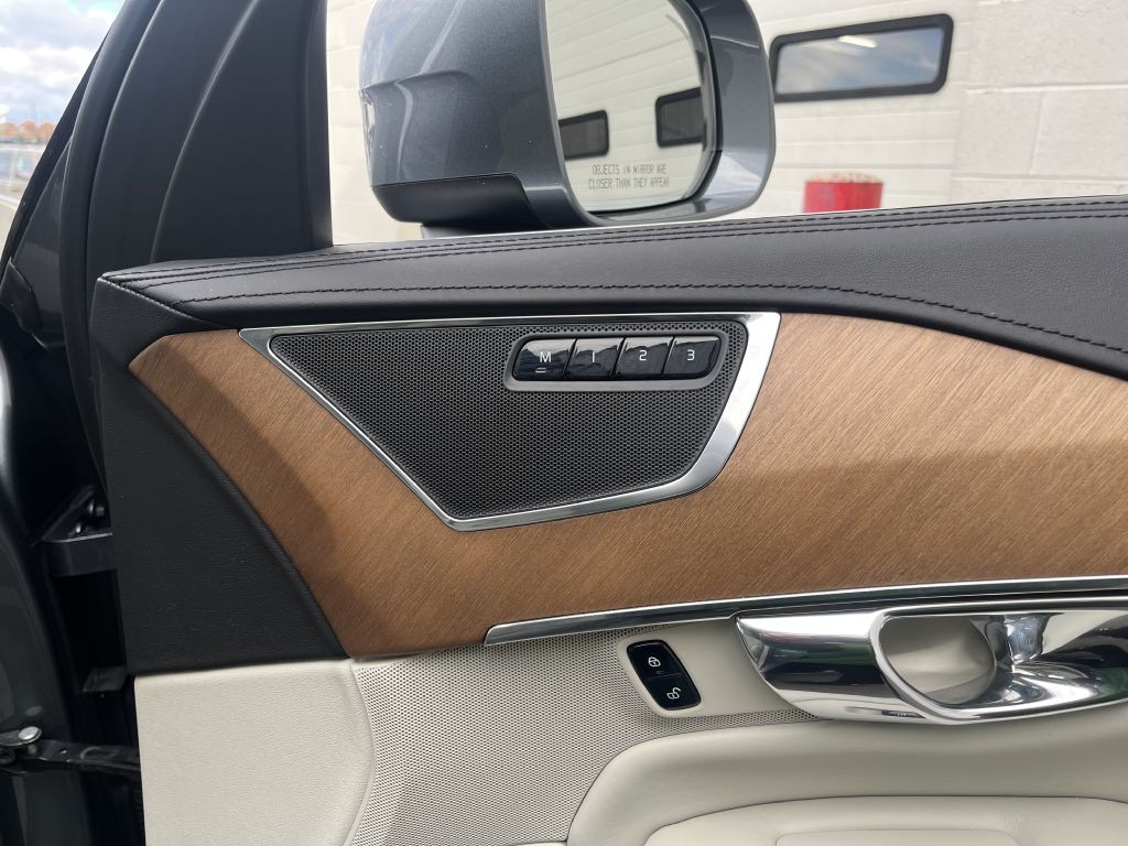 2016 Volvo XC90 Image 32