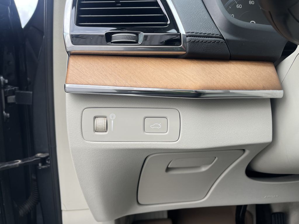 2016 Volvo XC90 Image 33