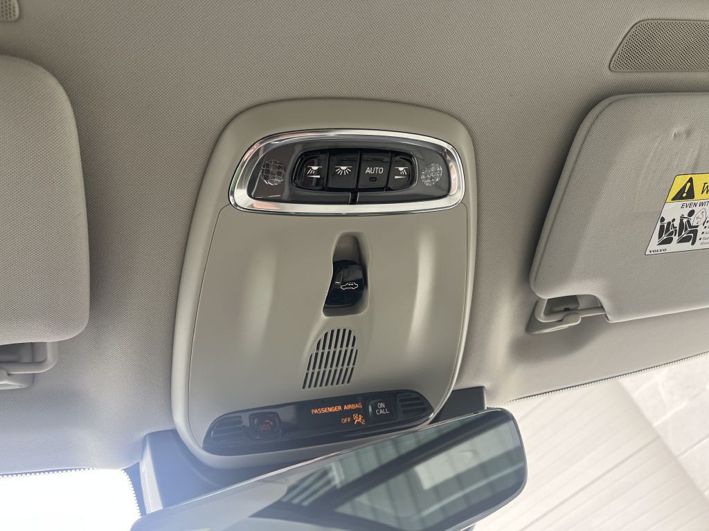 2016 Volvo XC90 Image 40