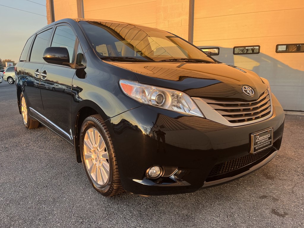 2017 Toyota Sienna Image 1