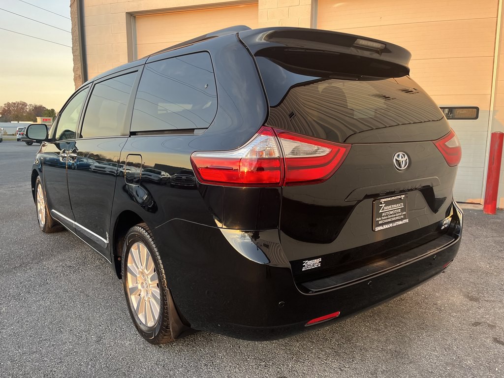 2017 Toyota Sienna Image 5