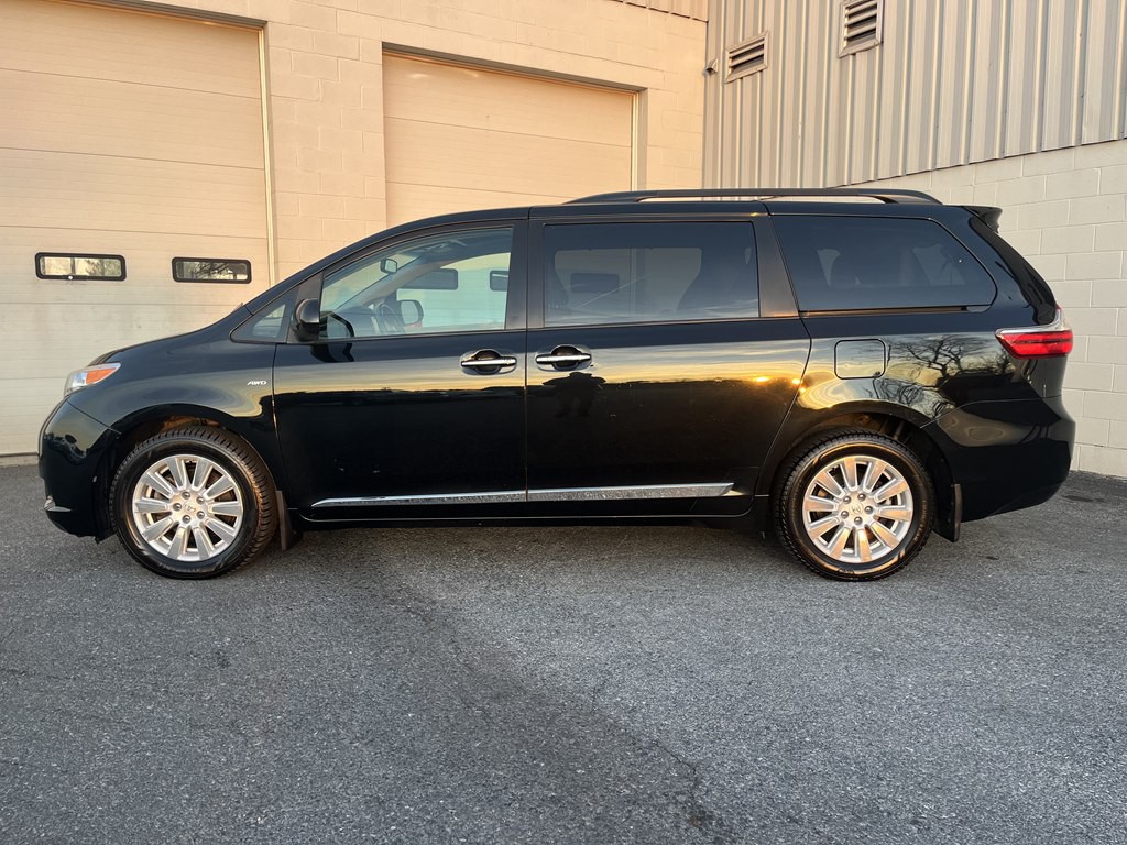 2017 Toyota Sienna Image 6
