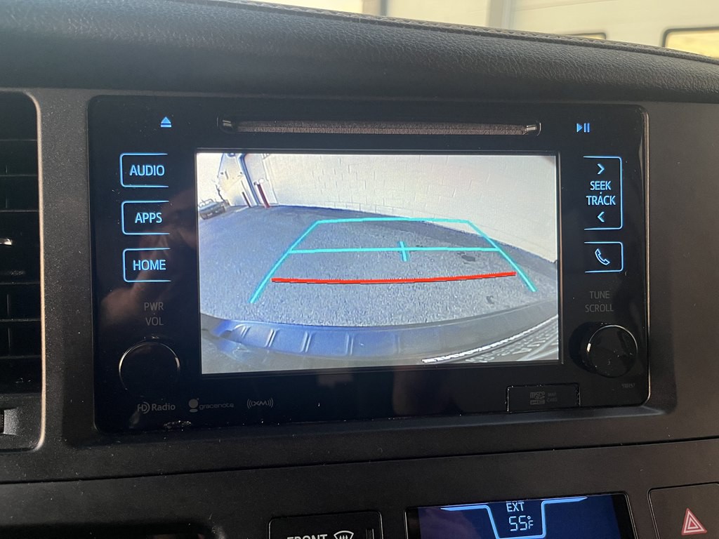 2017 Toyota Sienna Image 28